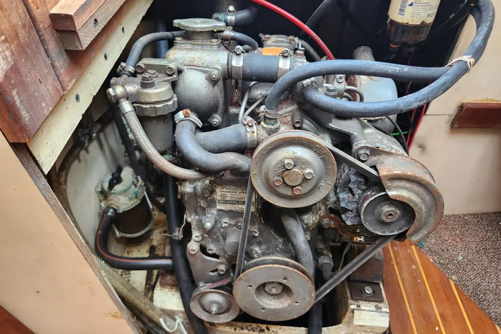 Engine accessibility varies dramatically between the aft and center cockpit models. While serviceable, the center cockpit version presents challenges for routine maintenance, with owners frequently complaining about difficulty reaching one side of the engine and accessing the dipstick. Courtesy of YachtWorld.com