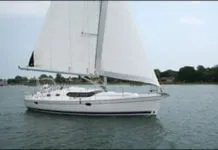40 foot monohull sailboat