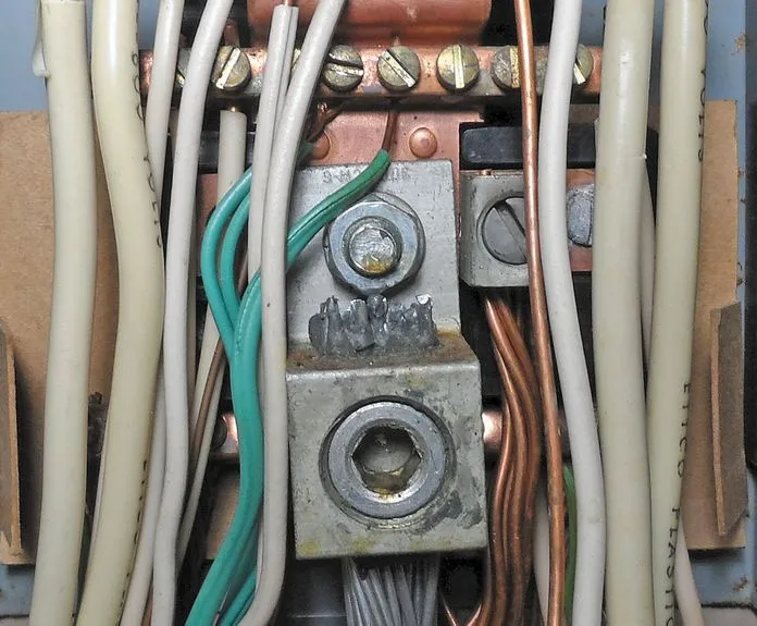 Green Grease is Practical Sailor's Top Choice for electrical connector grease. Ensure your electrical connections are protected against corrosion with an effective waterproof grease, rather than a conductive grease.