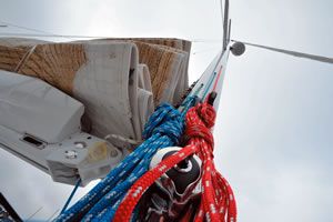 Mast-mounted rope clutches