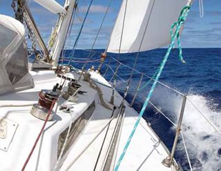 37-foot Heritagetitanium chainplatesKiwi 35 WingNuts Nonskid Paints