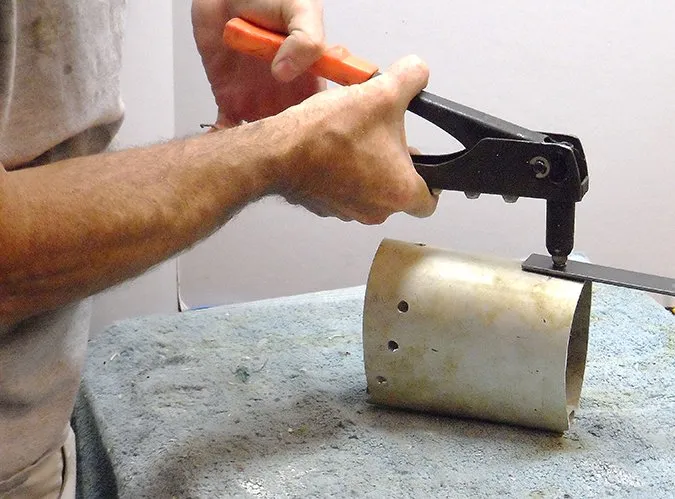 tapping sailboat spar