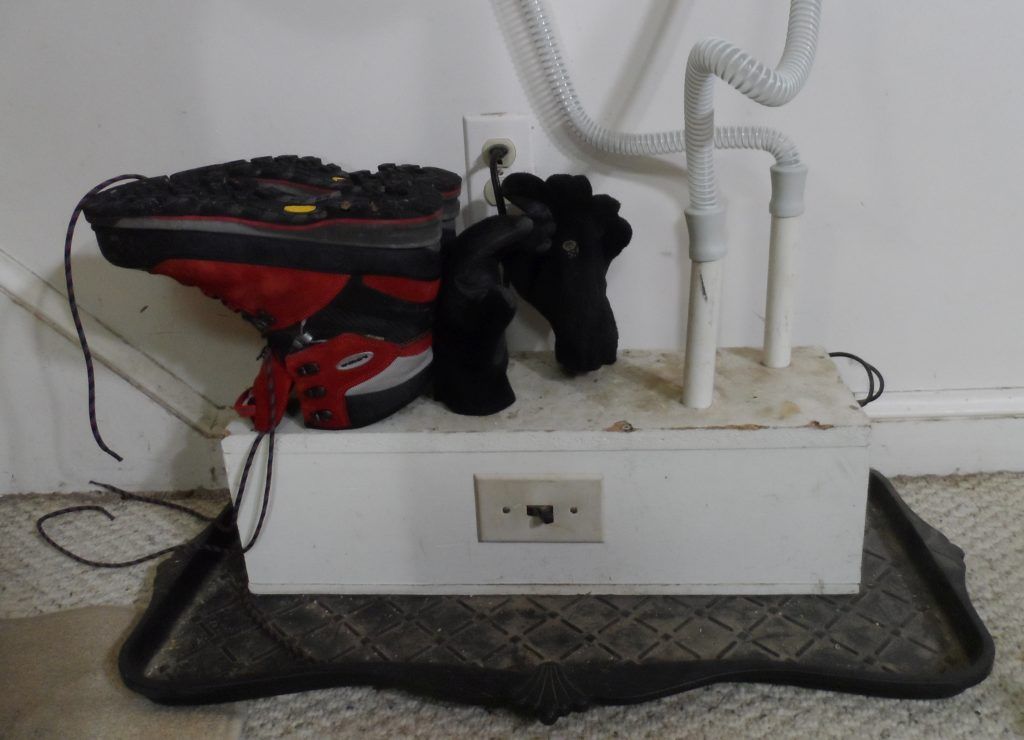 Boot dryer deals with fan