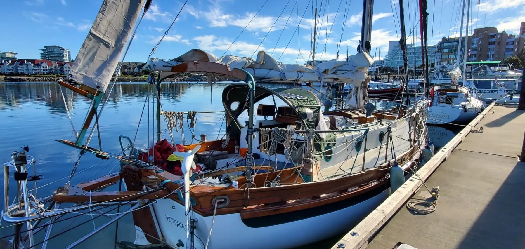 Pixie's brightwork and classic lines make dock walkers turn their heads. (Photo/ Bert Vermeer)