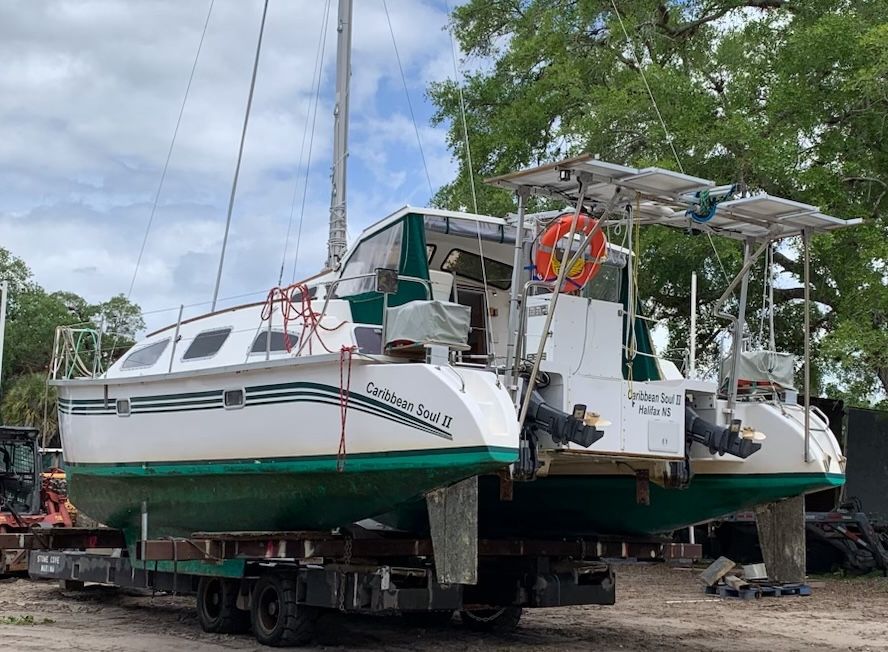 While outboards are functional on coastal cruisers, they need to be equipped with power tilt and electric start. (Photo/ Cliff Burgess)