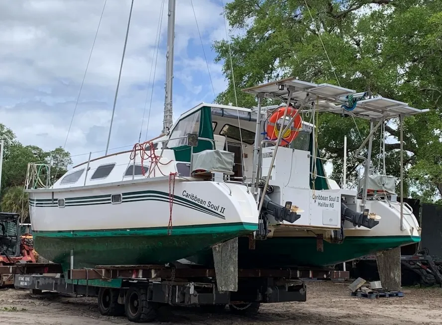 While outboards are functional on coastal cruisers, they need to be equipped with power tilt and electric start. (Photo/ Cliff Burgess)