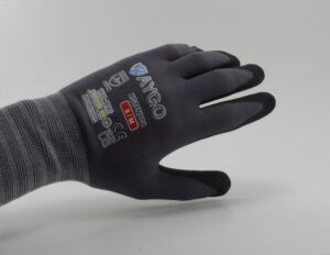 The medium Kaygo has a snug fit, no space in the fingertips, and is preferred for painting and delicate work.