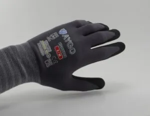 The medium Kaygo has a snug fit, no space in the fingertips, and is preferred for painting and delicate work.