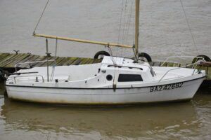 Neglected fiberglass boat in Bayonne, France. While fiberglass is the material of choice for most modern sailboats because it is lightweight and durable, it poses environmental hazards when not disposed of properly. (Photo/ Angie Richard)