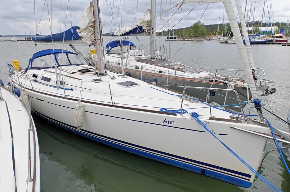 The Dufour 44 is a solid option for a coastal cruiser that also offers you a chance to place in races. Image courtesy of Yacht World.