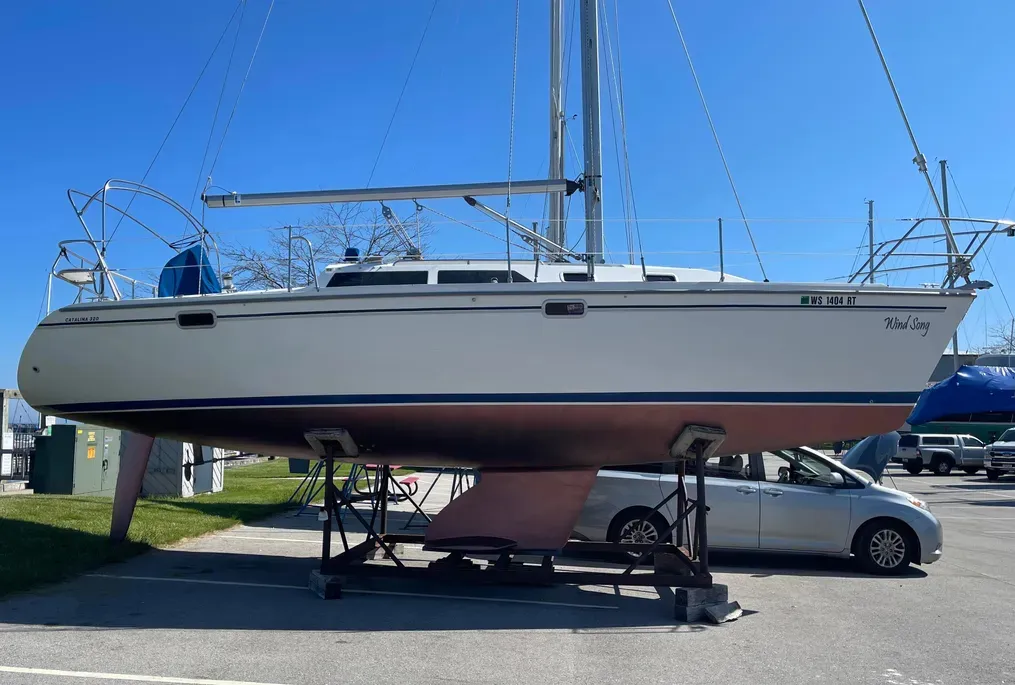 1995 Catalina 320. Photo courtesy of Yacht World. 
