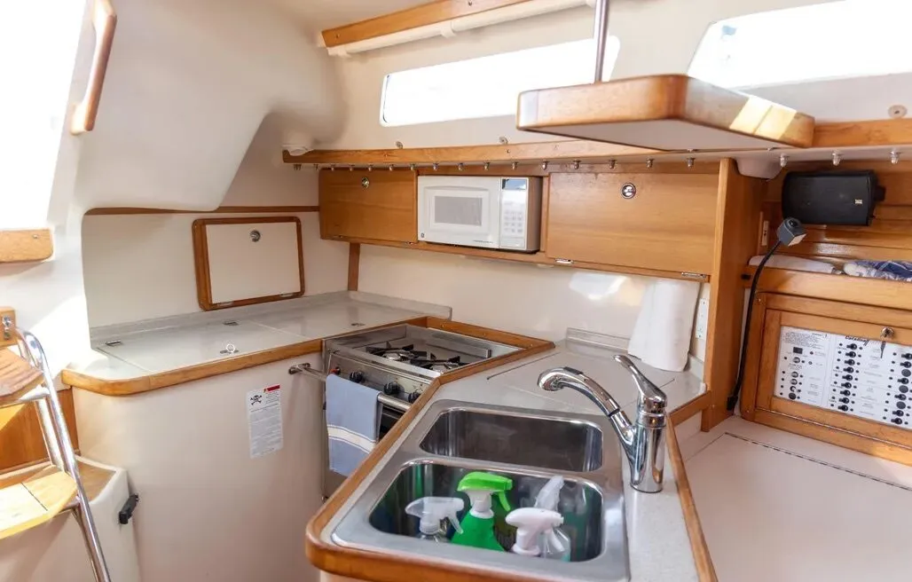 2005 Catalina 320. Photo courtesy of Reel Atlantic Media/ Yacht World.