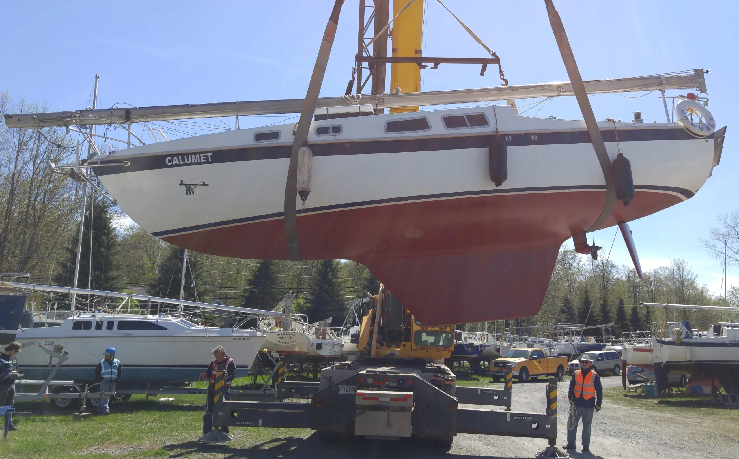 Because the operators knew where to set the slings, the saildrive unit was spared any potential damage. You can also clearly see the slings will be clear of the cradle pads. This makes the process safe and efficient. (Photo/ Marc Robic)
