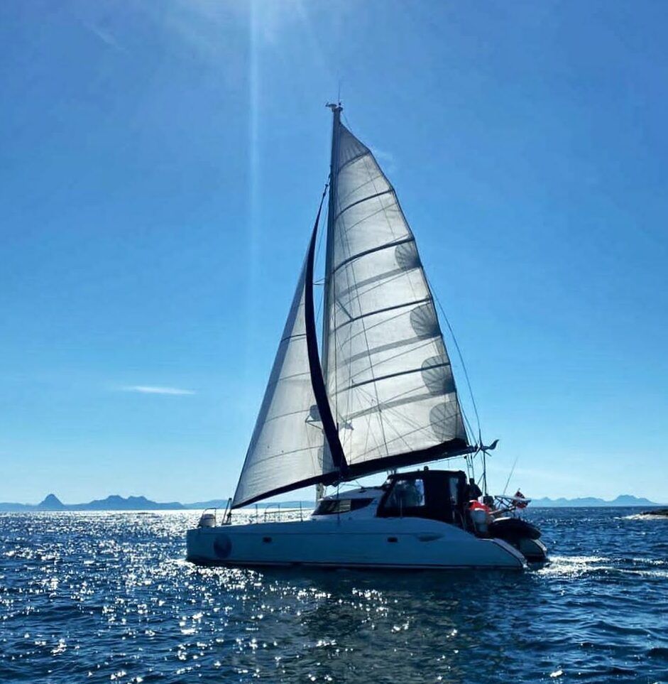Haftor under sail far above the Arctic Circle. (Photo/ Birger Haftor Nilsen and Ellen Gjertsen)
