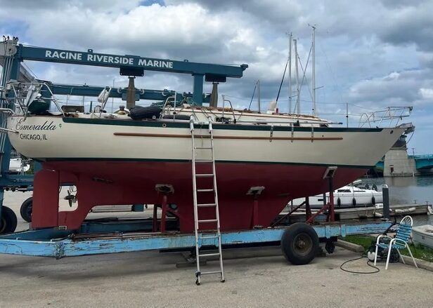 In contrast to a modern, triangular design, this 1990s Pacific Seacraft 34’s fully rounded stern and deep forefoot both improve downwind directional stability in heavy weather. A wave overtaking from astern will divide around the hull rather than break against it and the balanced shape makes her hold a course easily, even if rolling significantly. The deep forefoot will also mean she will hold well up to wind when hove too. She has a different take on a longer keel design. Note the rib connecting the keel and skeg which will add both strength and directional stability but without such a performance penalty as a full-length keel.