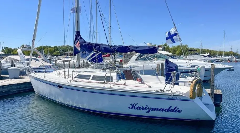 A 1995 Catalina 32 in Kenosha, Wisconsin listed at $41,500. Photo courtesy of Yacht World.