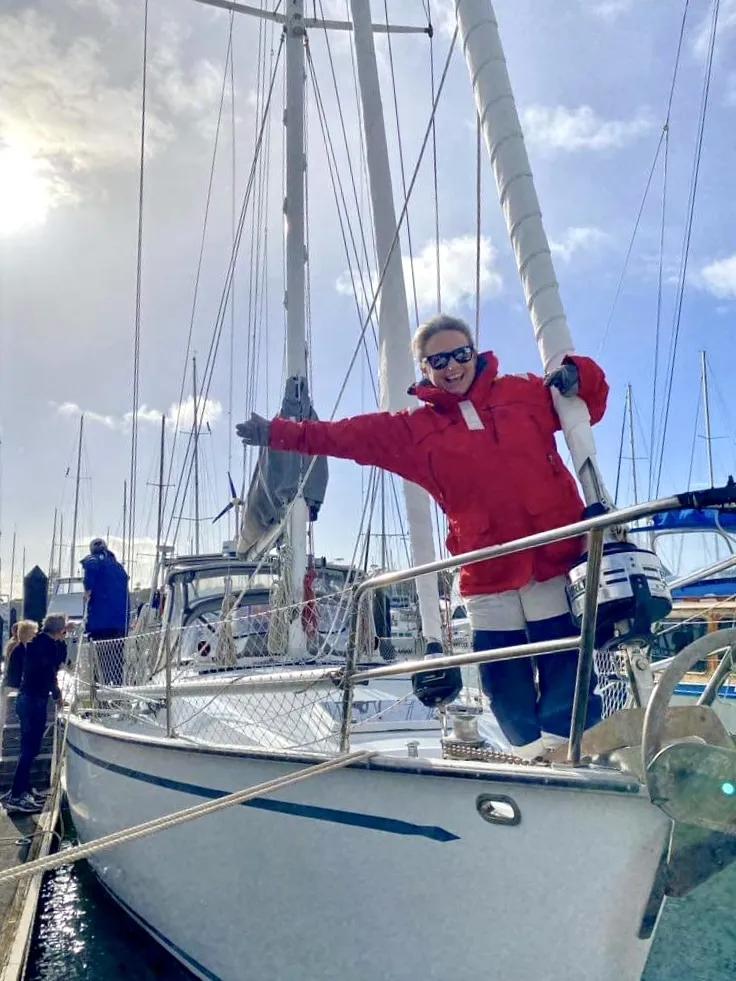 Viki on the bow of Bella Vita, departing New Zealand. (Photo/ Mia Hansson)