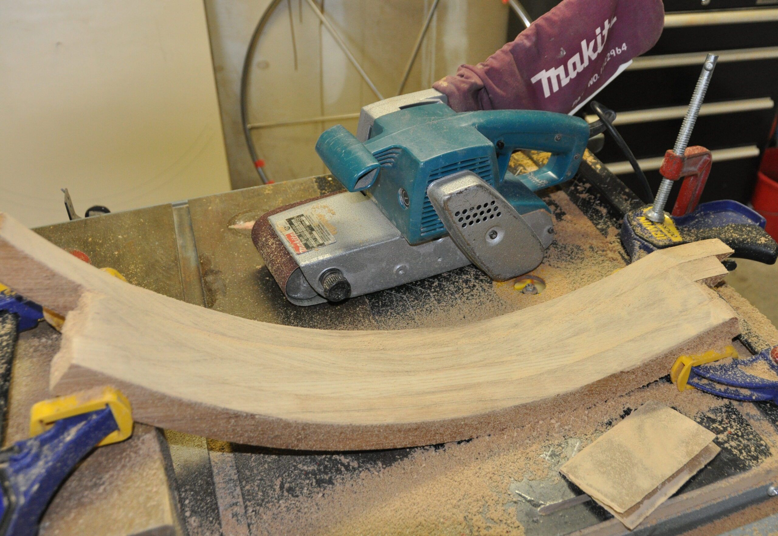 Sanding the oak inserts. (Photo/ Bert Vermeer)