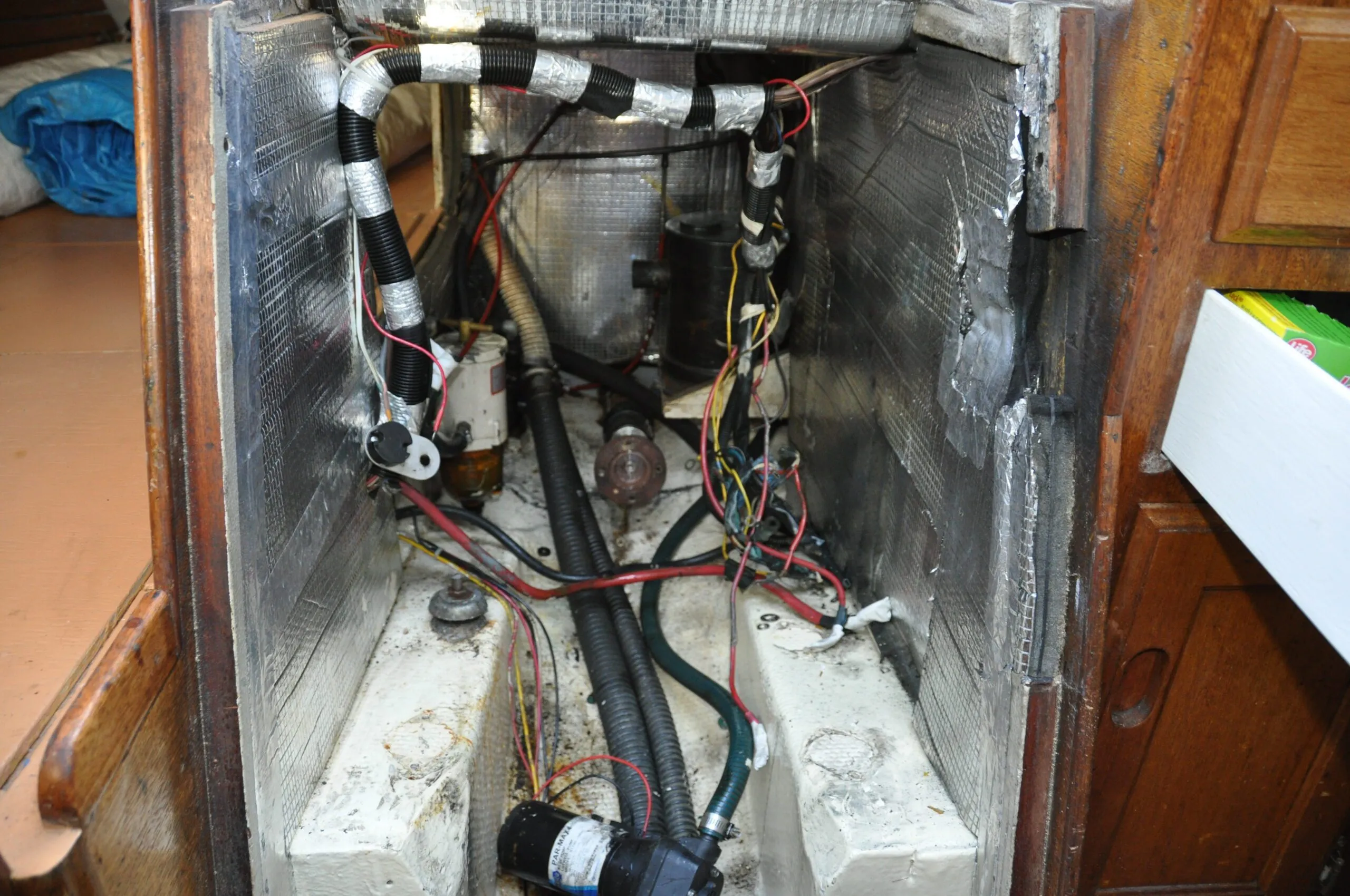 The old factory-installed wiring after removing the old engine was assesed and all wiring was rerouted against the transom inside the stern lockers to avoid fire risks. (Photo/ Bert Vermeer)