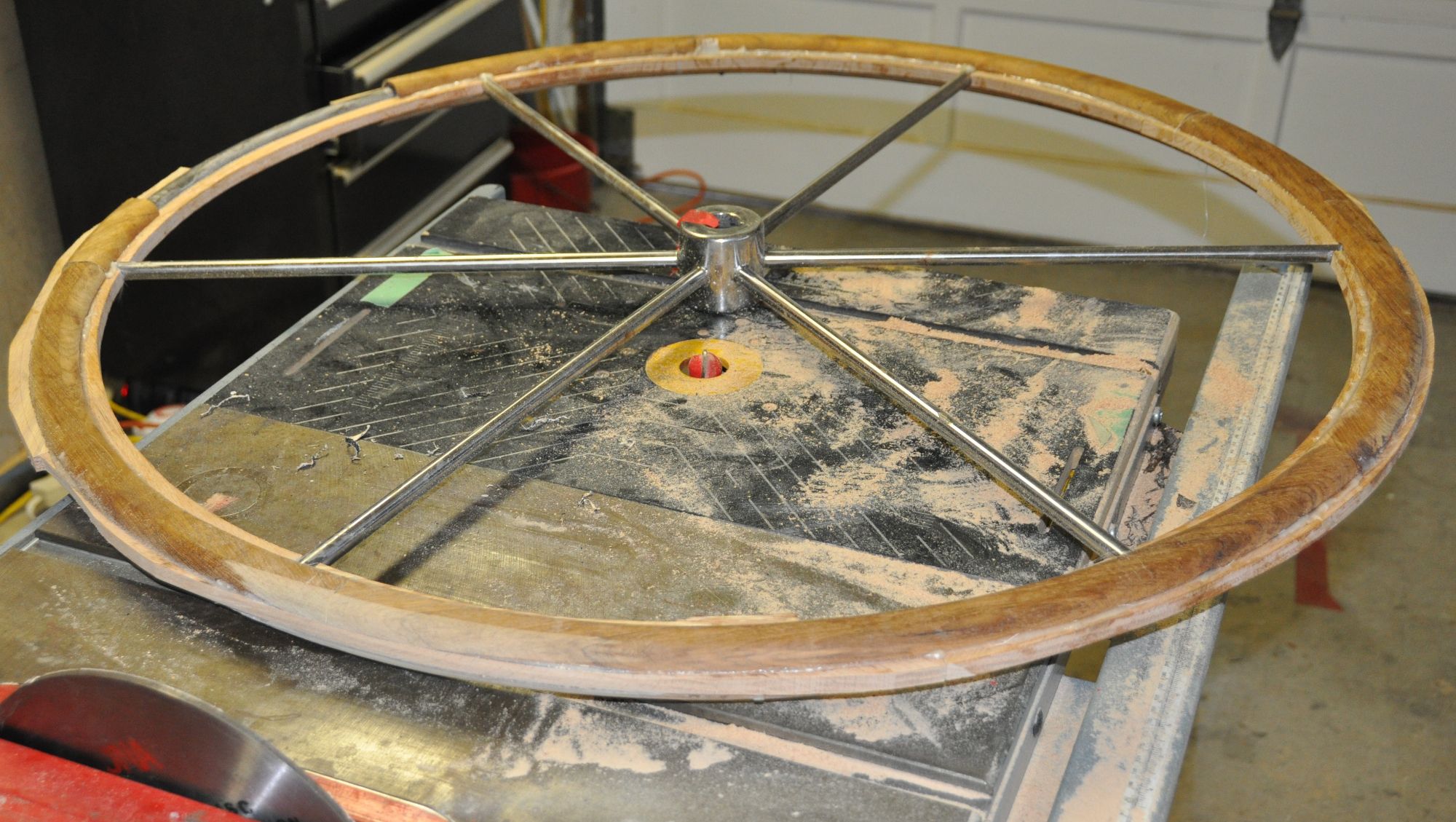 Sanding the oak inserts down to the level of the teak. (Photo/ Bert Vermeer)