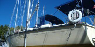 The hull, rudder, keel and prop should be clean and dry. This 1982 Mirage 33 was perfectly prepared. (Photo/ Ray Ville)