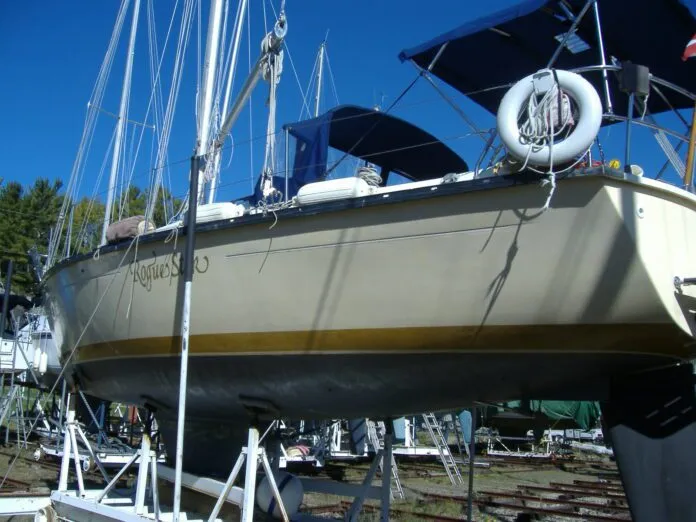 The hull, rudder, keel and prop should be clean and dry. This 1982 Mirage 33 was perfectly prepared. (Photo/ Ray Ville)