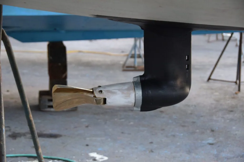 An overview of the saildrive with the water intake holes. (Photo/ Bert Vermeer)