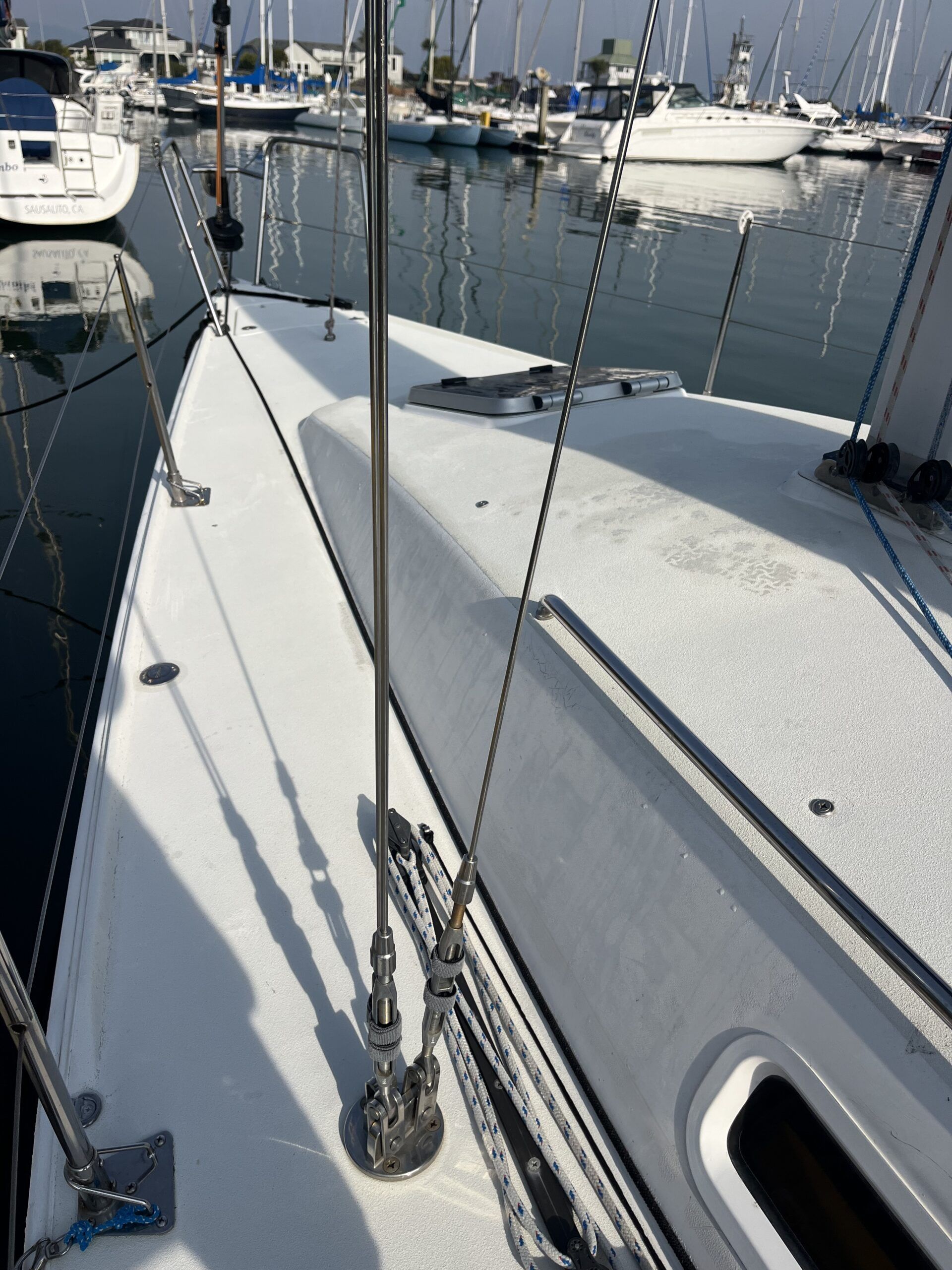 Continuous rod rigging holds up the mast. (Photo/ Alex Jasper)
