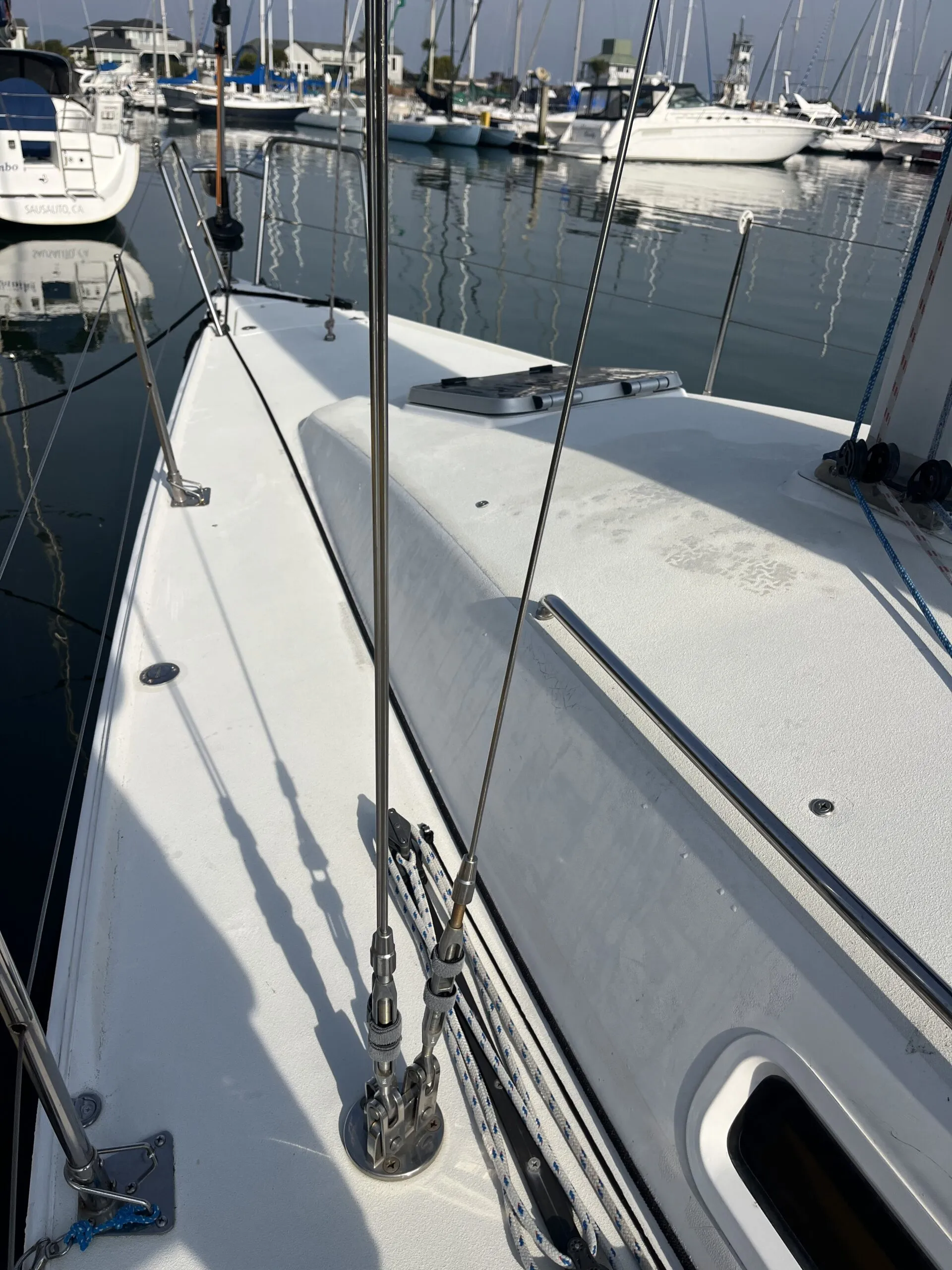Continuous rod rigging holds up the mast. (Photo/ Alex Jasper)
