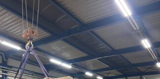 Greenboats laying flax fabric to construct the MB9 monohull, which is entirely constructed from Natural Fibre Composites (NFCs). Photo courtesy of Greenboats.