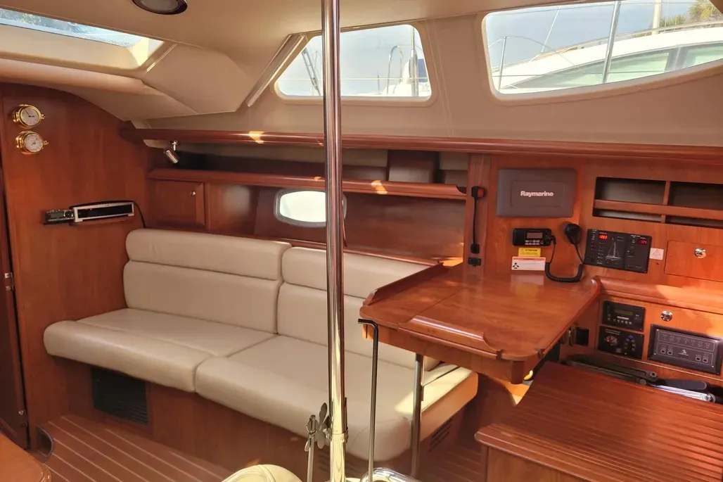 The wrap-around windows let the light in in the saloon area. Courtesy of Yachtworld.com