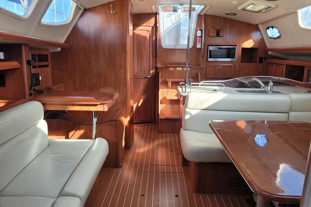 Another view of the galley area amidships conveys the sense of space through this area of maximum beam. Just aft of the big, well-equipped nav station is the access for the aft cabin. Kudos to Hunter for deleting any serious head knockers back there. Courtesy of Yachtworld.com