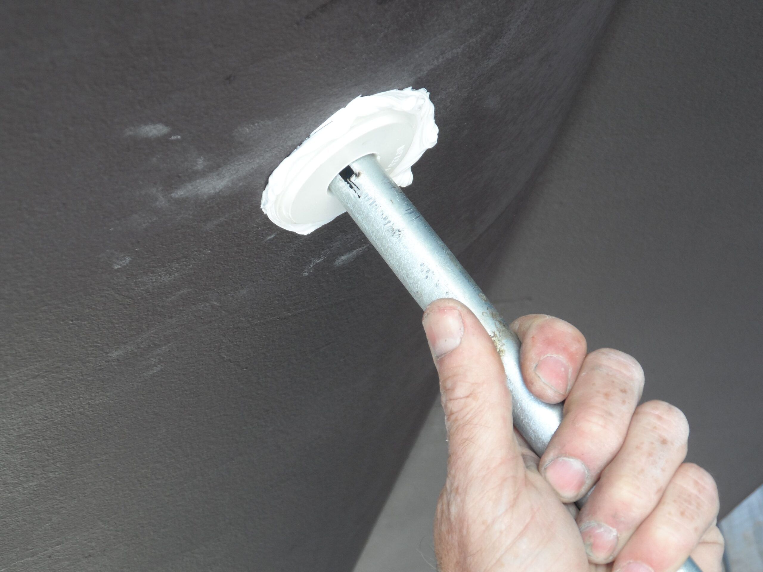 Through-hull tool. An example of a field fabrication for immediate use. Slotted conduit gripped the fitting sufficiently for installation, although I’m pretty sure the commercial version will be needed for removal. (Photo/ Drew Frye)