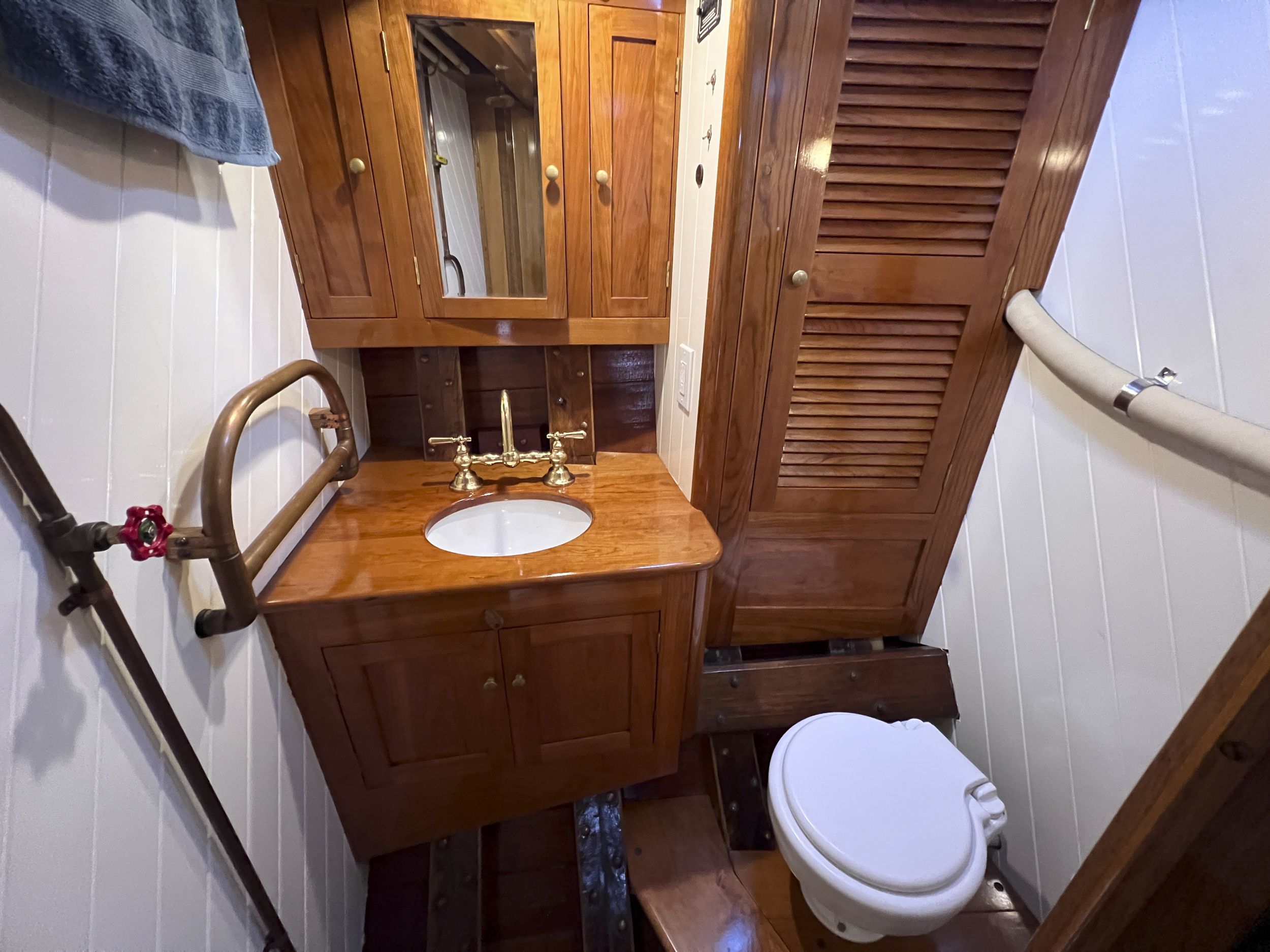 The traditional head compartment with bronze taps and a copper towel warmer against the bulkhead. Decadent! (Photo/ Leo Sampson Goolden)