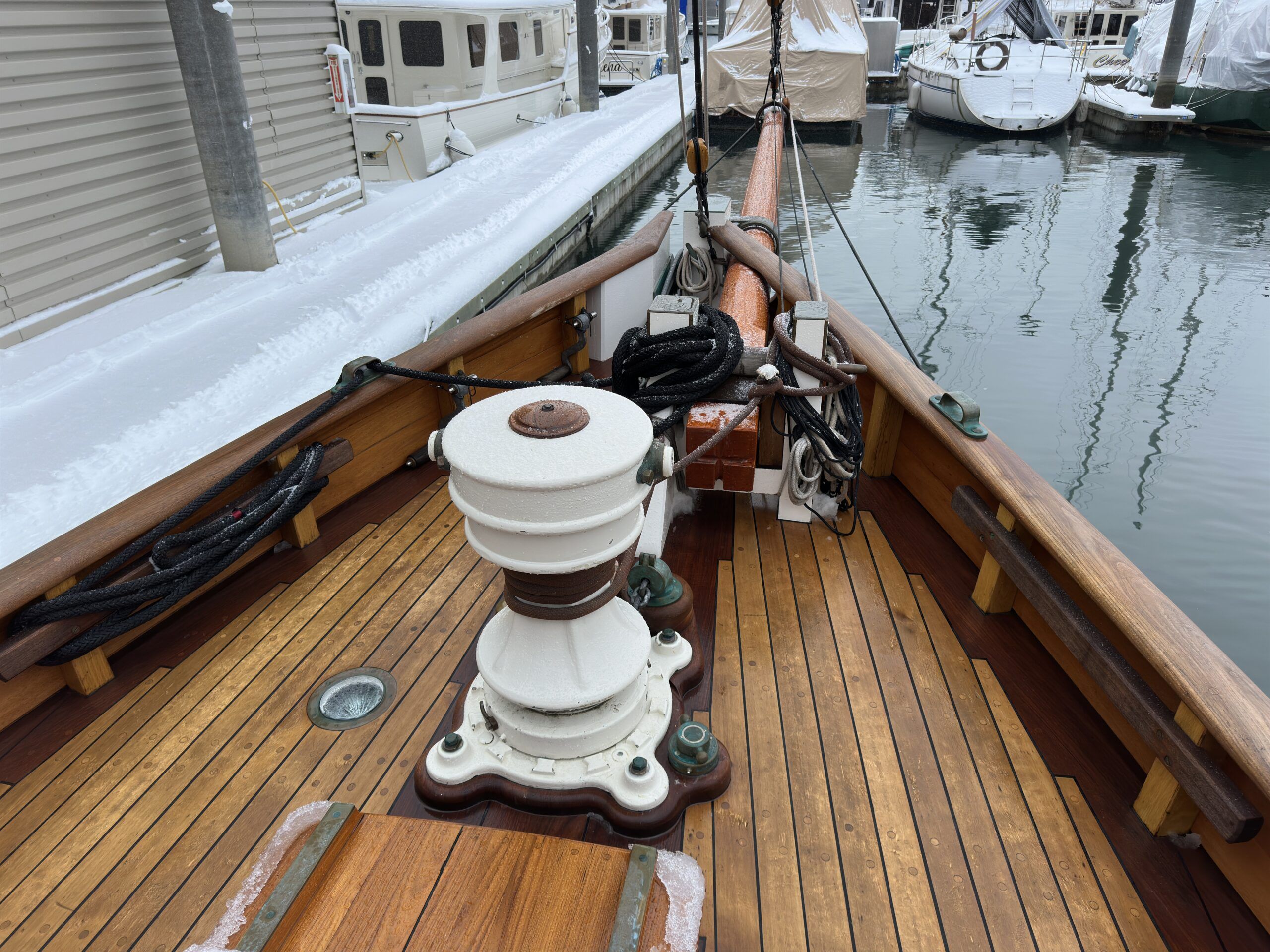 The original capstan graces the foredeck of Tally Ho. Originally of manual operation only, Leo has, with great effort, added an electric motor below decks. The bowsprit is retractable. (Photo/ Bert Vermeer)