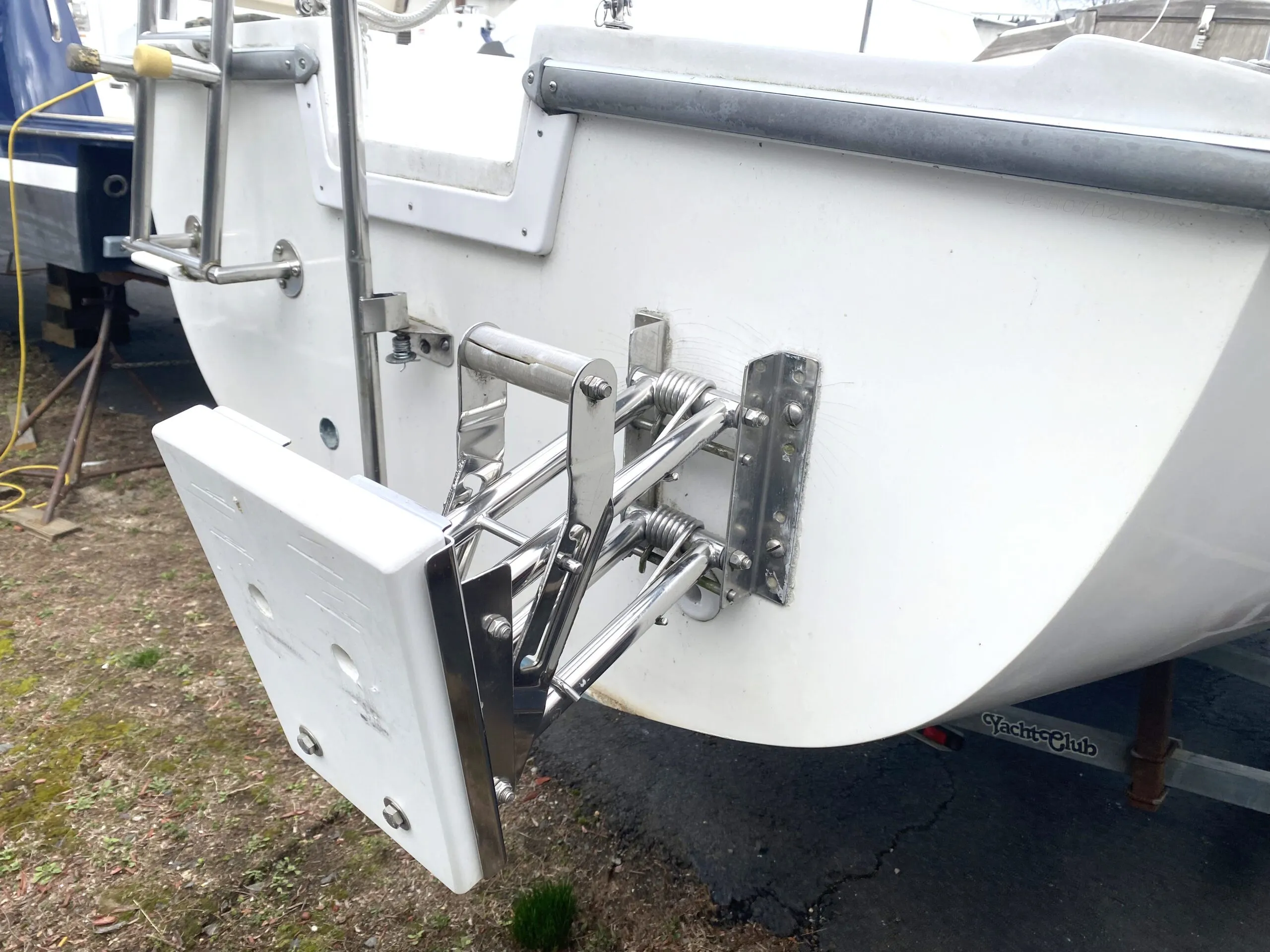 Cruising sailors who venture far from port and potentially face adverse conditions should look toward 5-hp, 6-hp and 9.9-hp equivalent models. This (24-ft. 6-in., 2,200 lb.) Catalina Capri 22 has a bracket designed for a heavy outboard and a nearby cockpit fuel locker. A fuel locker could be adapted for a remote battery, but lithium batteries should not get wet (and don’t need ventilation like lead-acid), so a sealed cockpit locker would be a better location. (Photo/ Doug Henschen)