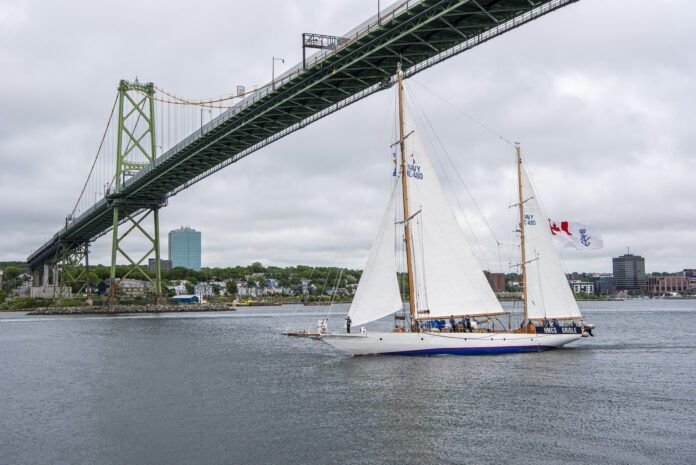 oriole2021 HMCS Oriole sails under the Angus L. Macdonald Bridge in 2021. (Photo courtesy of Government of Canada)