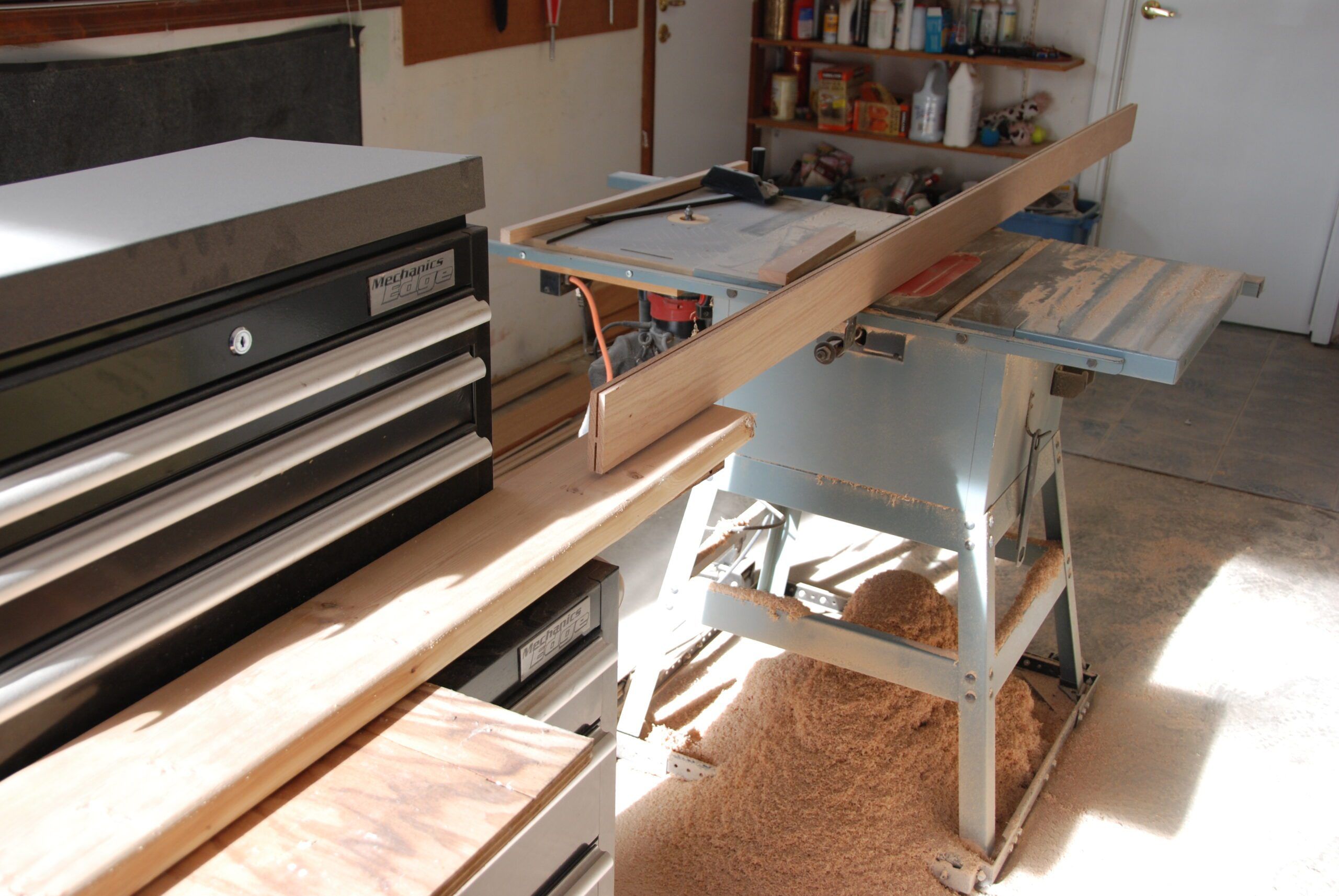 Cutting the 1 x 5 in. oak planks to create the desired thickness. The tool chest is there to support the end of the plank as it’s pushed through the saw blade. (Photo/ Bert Vermeer)