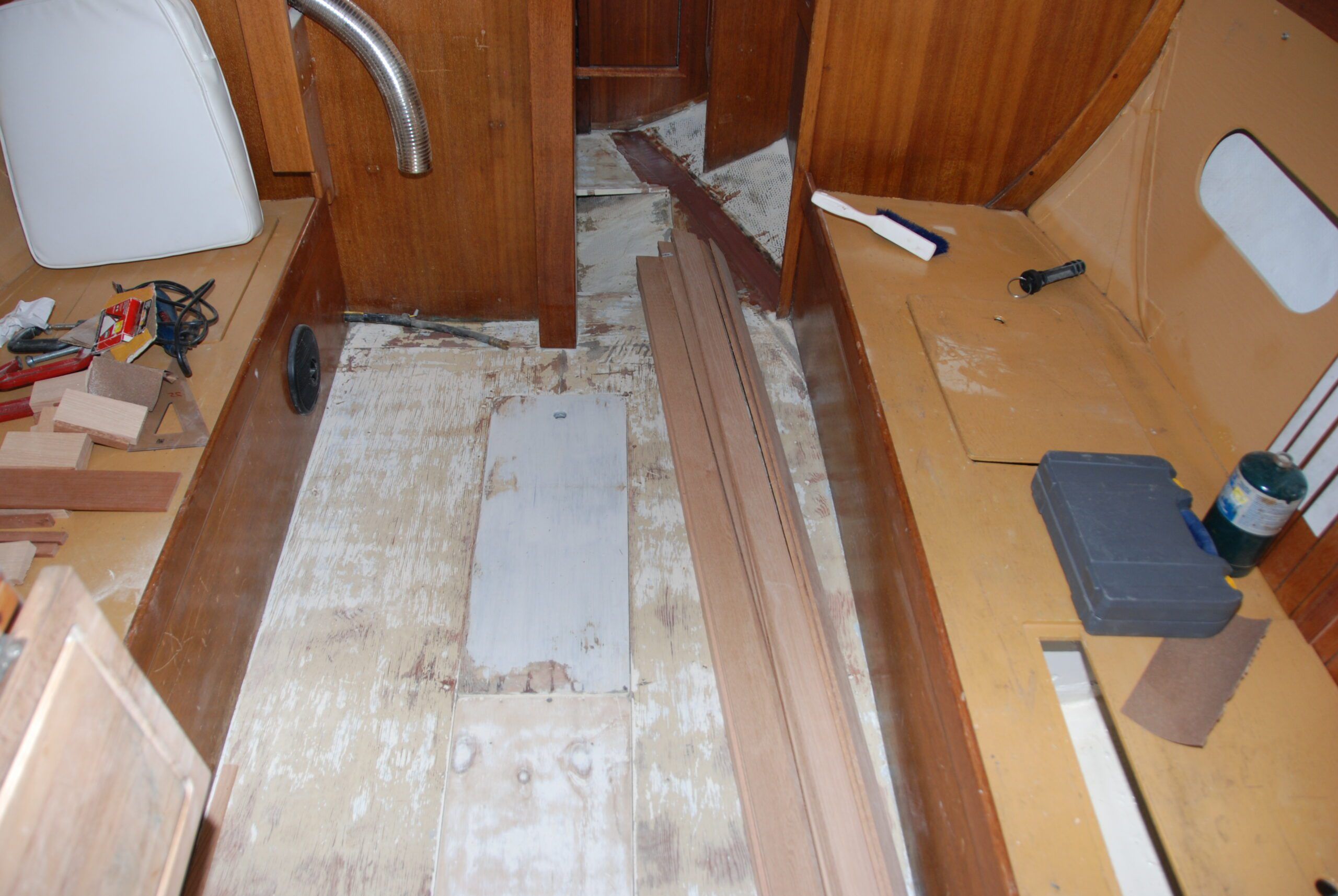 Overview of the cabin sole, the first oak planks laid on the plywood for cutting and fitting. (Photo/ Bert Vermeer)