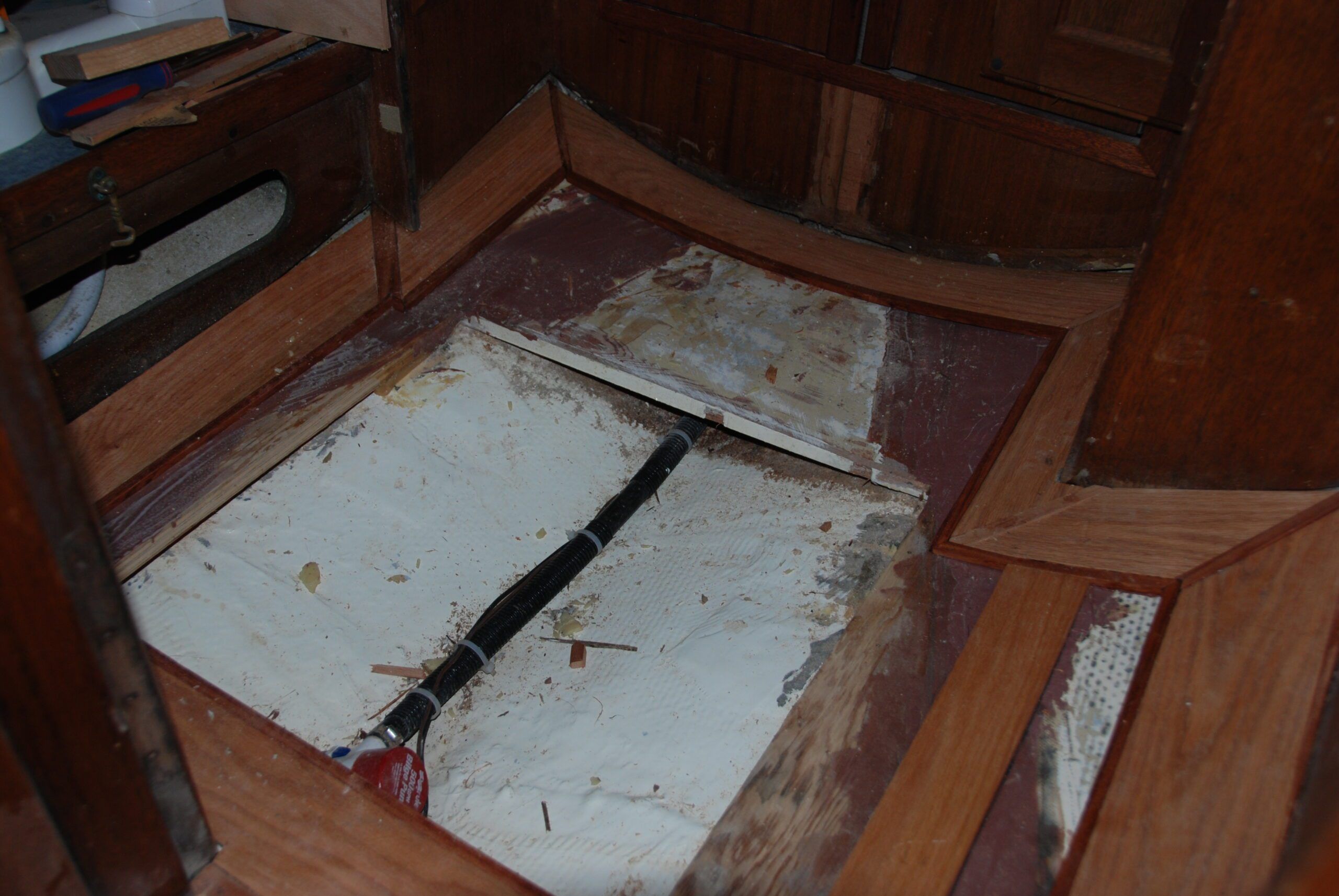 The head compartment with the trim planks installed, the longitudinal planks to be fitted. (Photo/ Bert Vermeer)