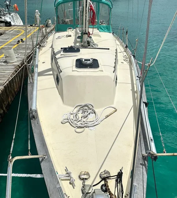 Wide sidedecks and low bulwark forward make working on deck feel secure and stable, a welcome feature for new sailors. Courtesy of YachtWorld.com