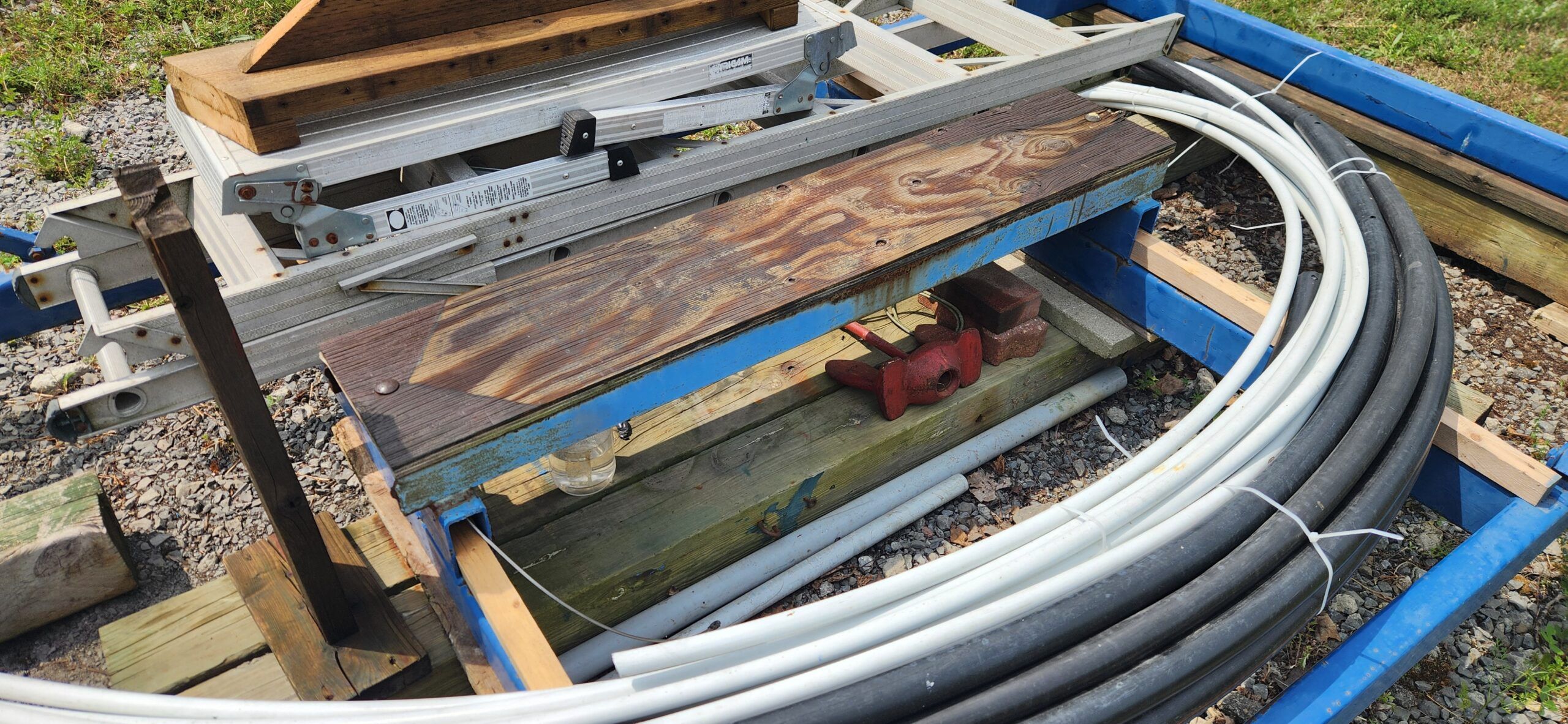 The markings on the keel bed make it much easier for the crew to know where the keel sits. (Photo/ Marc Robic)