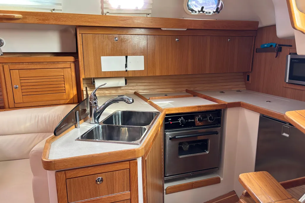 Catalina moved the galley to starboard—a break from tradition that works fine for coastal cruising. Courtesy of Yachtworld.com