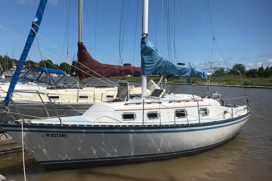 Minimal exterior teak trim keeps maintenance low. Courtesy of BoatTrader.com