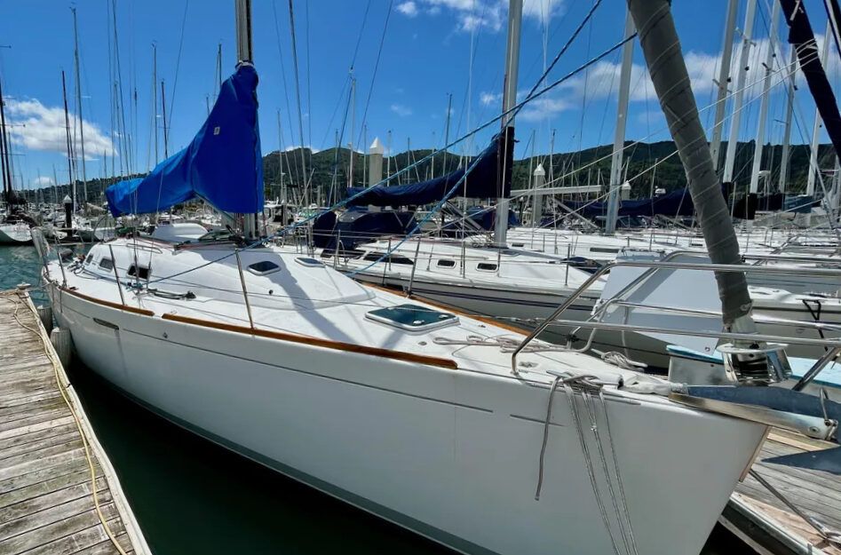 The Bruce Farr-designed refined hull shape provides improved performance when heeled at high angles. Courtesy of YachtWorld.com