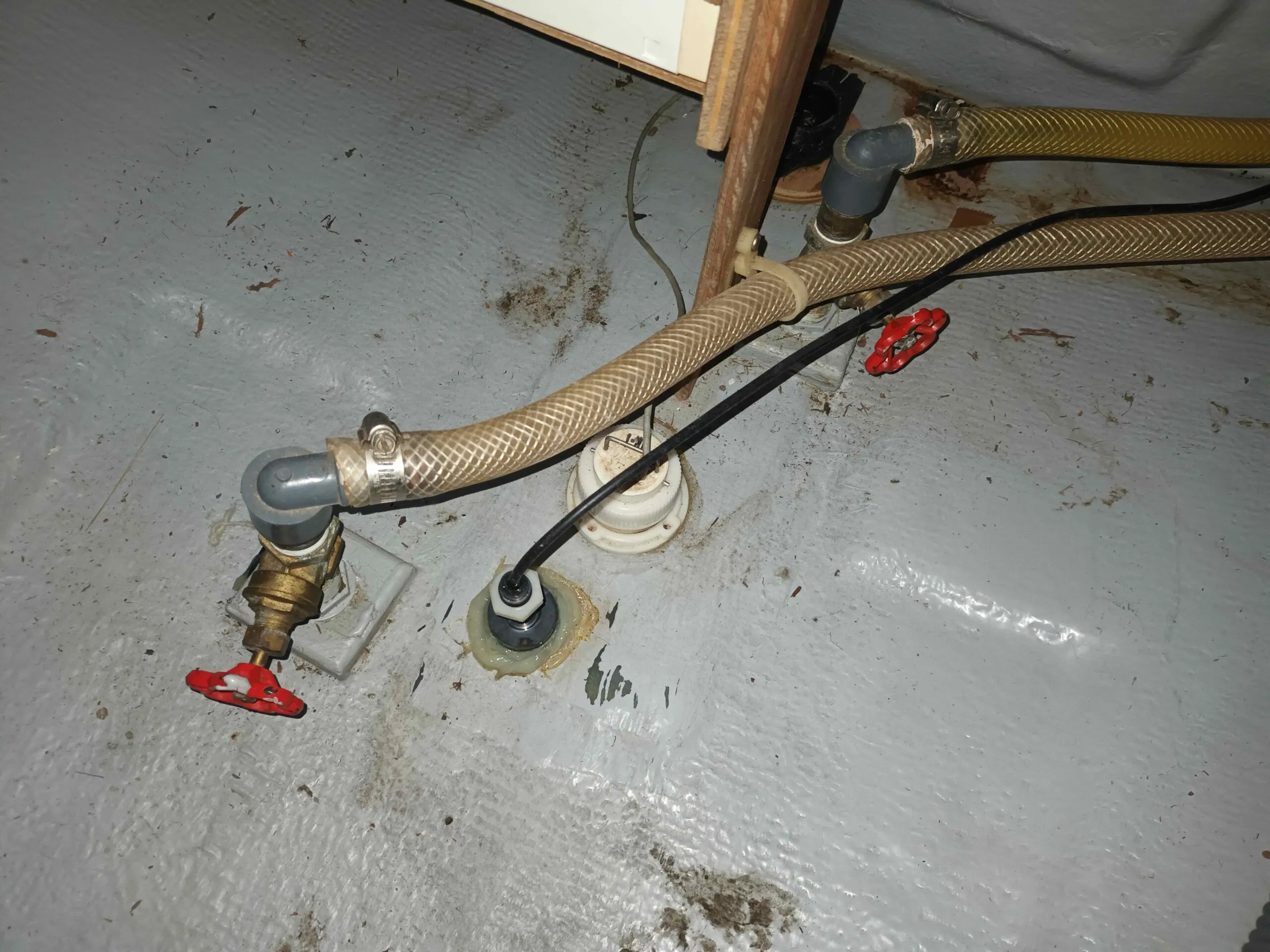 Gate valves should never be used under the water line. Any surveyor would recommend immediate removal and replacement with a proper seacock. These gate valves were non-functioning and were never replaced by the previous owner. The issue was reported in the marine survey fifteen years prior. This is a great way to sink your boat. (Photo/ Ray Ville)