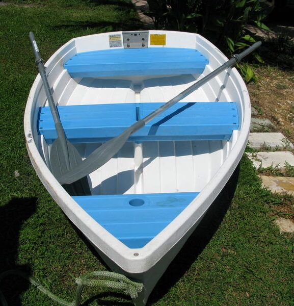 Walker Bay 8: Foam-filled thwarts bolted through the molded strakes provided the primary structural framework. Photo courtesy of SailboatListings.com