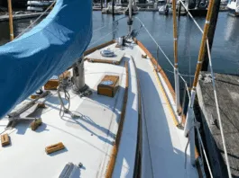 Hinckley's distinctive hull-to-deck joint—bedded on wet mat and capped with a bolted toerail—has proven remarkably effective at preventing the leaks that plagued many fiberglass boats of the era. Courtesy of YachtWorld.com