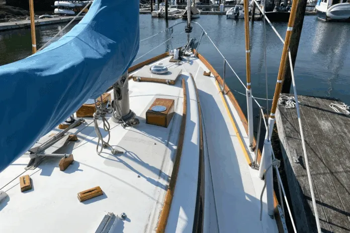 Hinckley's distinctive hull-to-deck joint—bedded on wet mat and capped with a bolted toerail—has proven remarkably effective at preventing the leaks that plagued many fiberglass boats of the era. Courtesy of YachtWorld.com