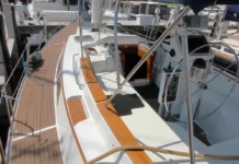 Freedom 45 CC Used Boat Review The freestanding 62-ft. carbon fiber mast eliminates the rigging maintenance typical of stayed rigs, with the thicker aerodynamic profile engineered to flex under load like an aircraft wing—spilling wind in gusts and providing stability without shrouds or stays. Photo courtesy of YachtWorld.com